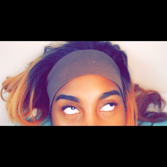 Meet your Posher, Nicole - Picture 1 of 2